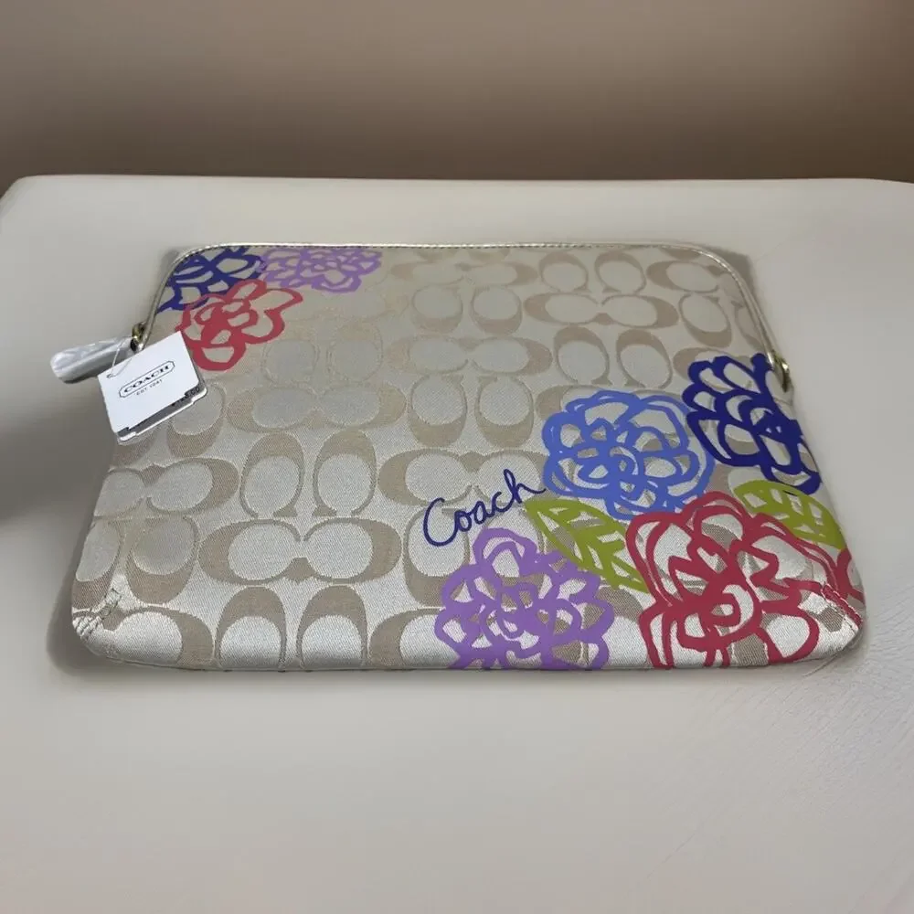NEW Rare Coach Daisy Applique iPad / Tablet Crossbody Case # F63818